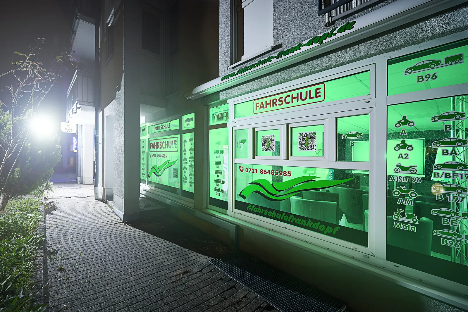 Standort Karlsruhe-Oberreut bei Nacht